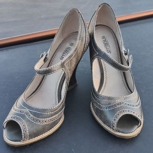 Seychelles 7 Vintage look Leather Wedge Peep Toe